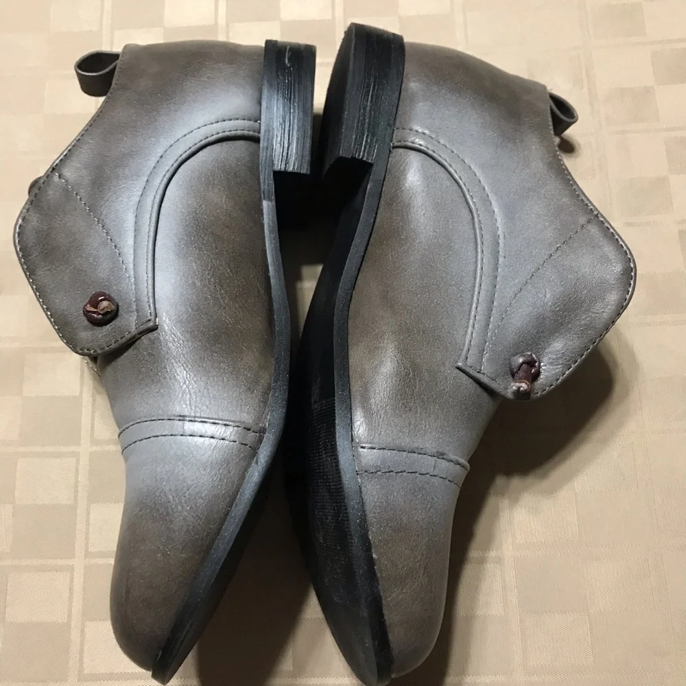 unknown men’s gray